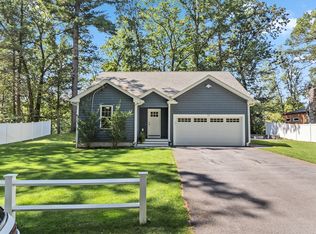 33 Phalanx St, Tyngsboro, MA 01879