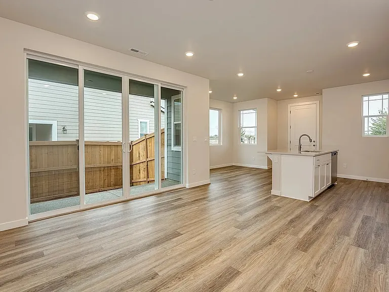 8266 SE Blanton — Photo 8