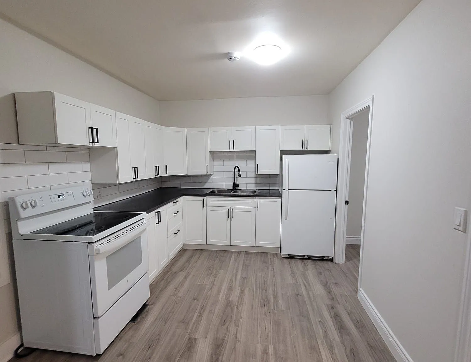 2 bed, $1,900 — Photo 4