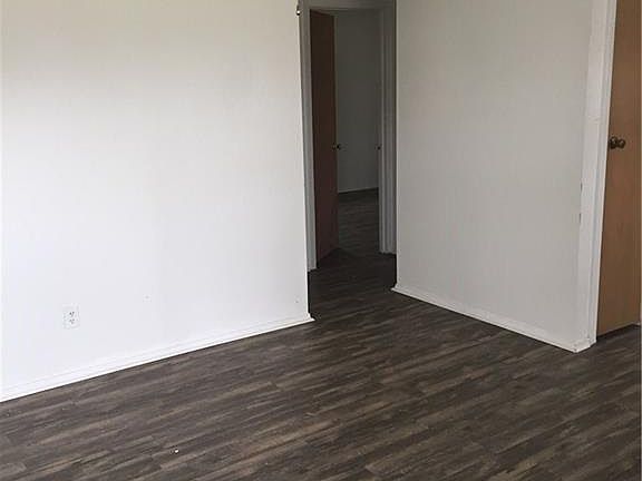 3rd image of 716 West St