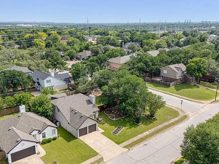 1409 Lantern Light Dr — Photo 24
