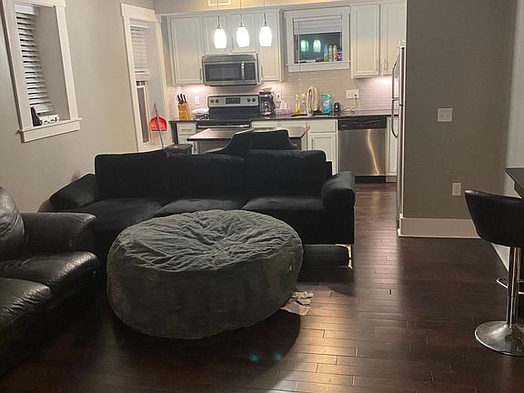 4th image of 711 W Alexandrine St #302