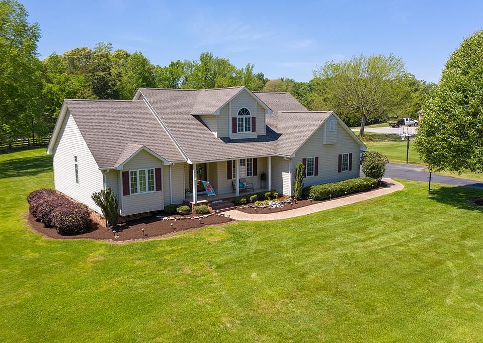 1st image of 3034 Breezewood Dr
