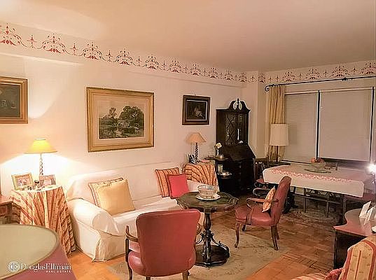 3rd image of 140 E 56th St APT 12A
