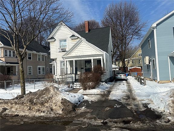 3rd image of 340 Garson Ave