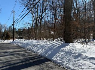 15 Saw Mill Rd, Kinnelon, NJ 07405