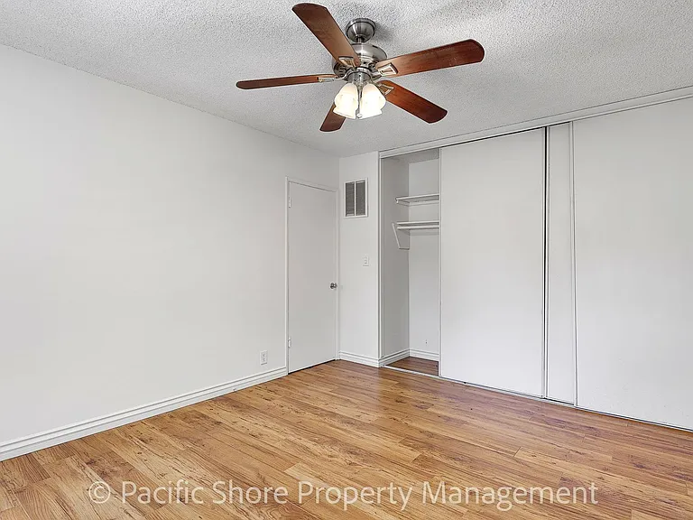 868 West Knoll Apartments — Photo 8