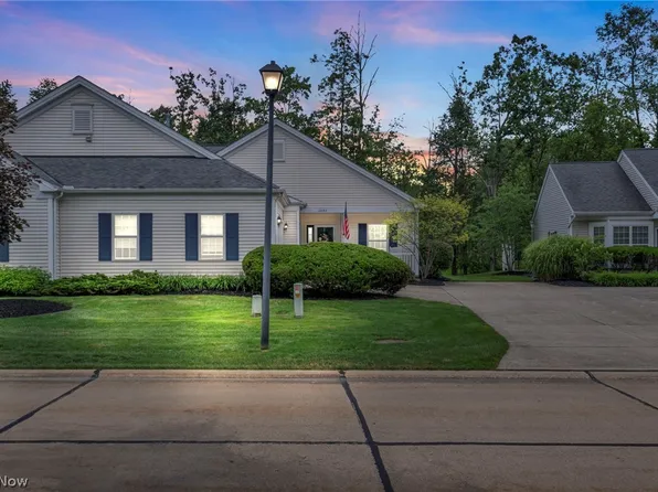 10683 Crossings Dr, Aurora, OH 44202