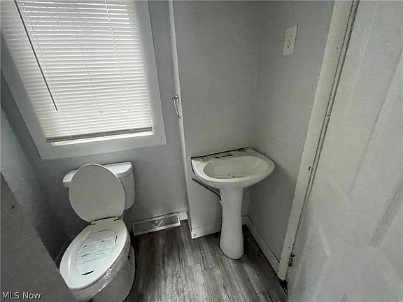 4th image of 626 Washington St
