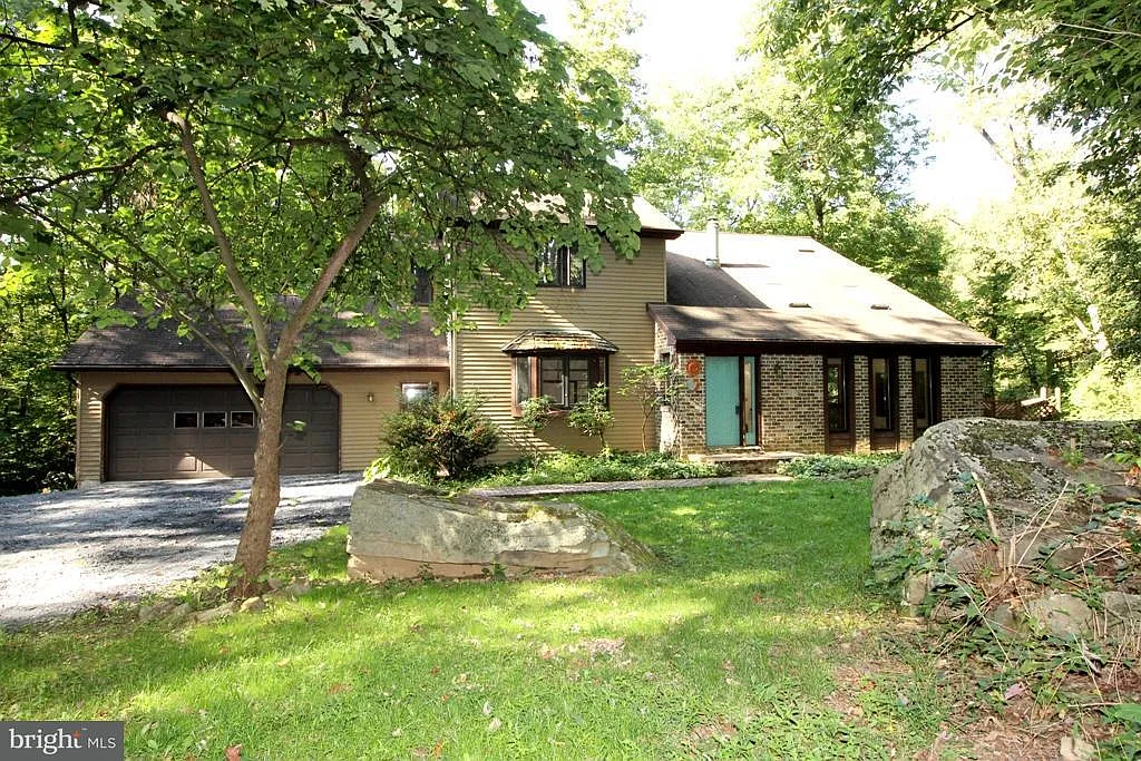 1379 Woodland Cir photo 1
