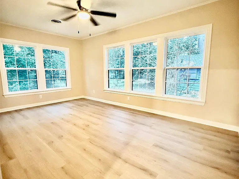 300 Dunnam Ave — Photo 24