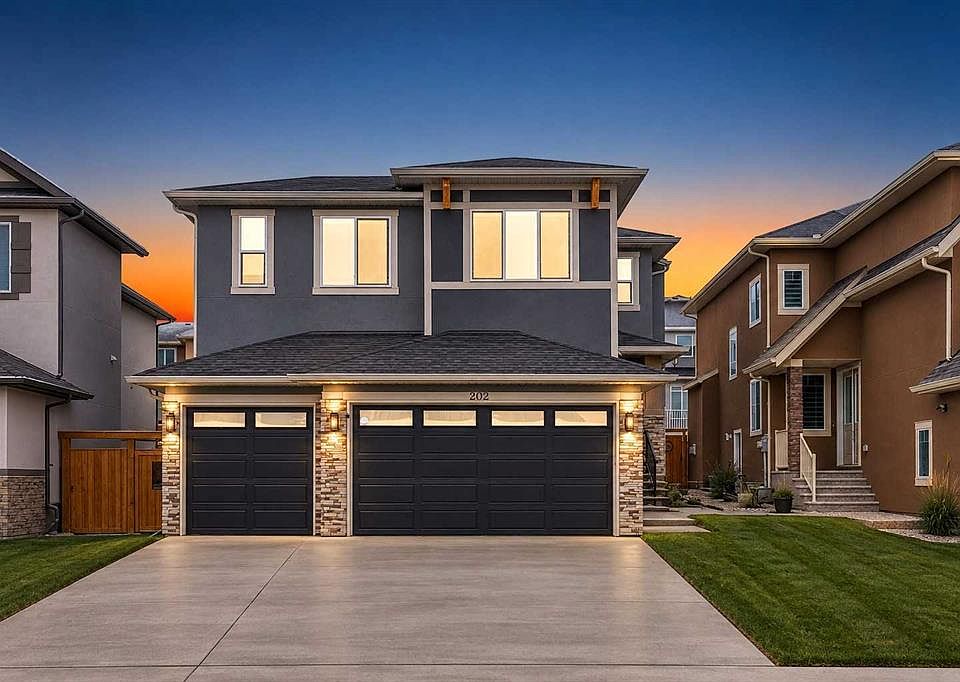 1st image of 202 E Kinniburgh Cres