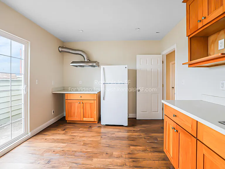 540 Griffith St — Photo 16