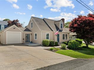 9 Pocasset Ave, Tiverton, RI 02878