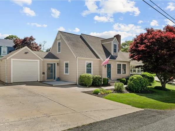 9 Pocasset Ave, Tiverton, RI 02878