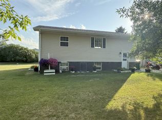 8 Munro Dr, Rolla, ND 58367