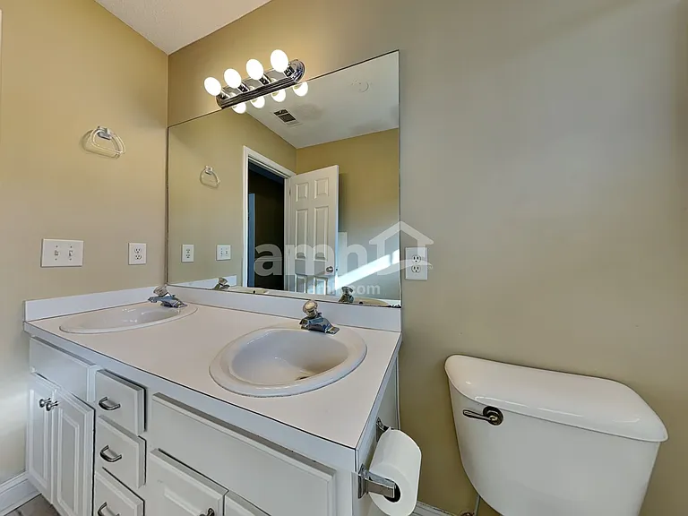 738 Laurel Hill Cir — Photo 15