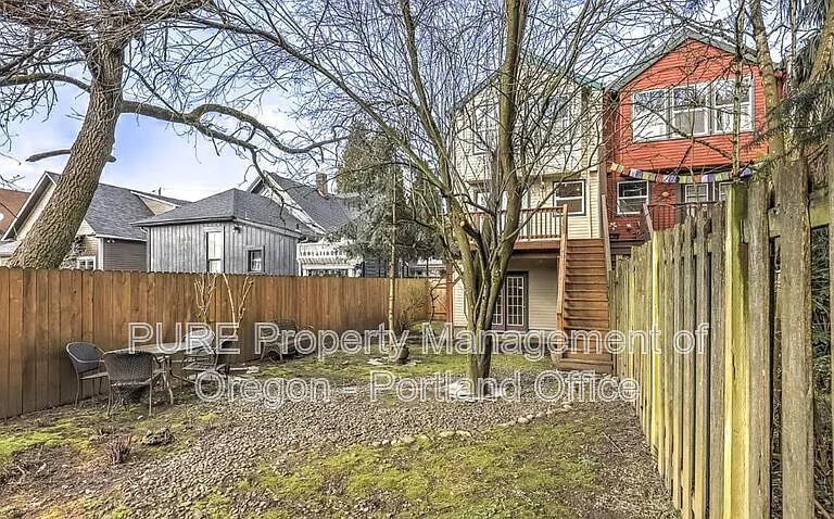 310 NE Morris St — Photo 25