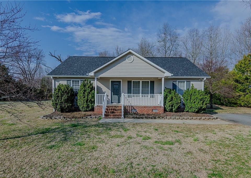 1st image of 2562 Foxfire Ln