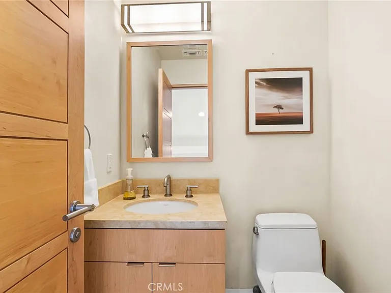 1554 E Oceanfront — Photo 40