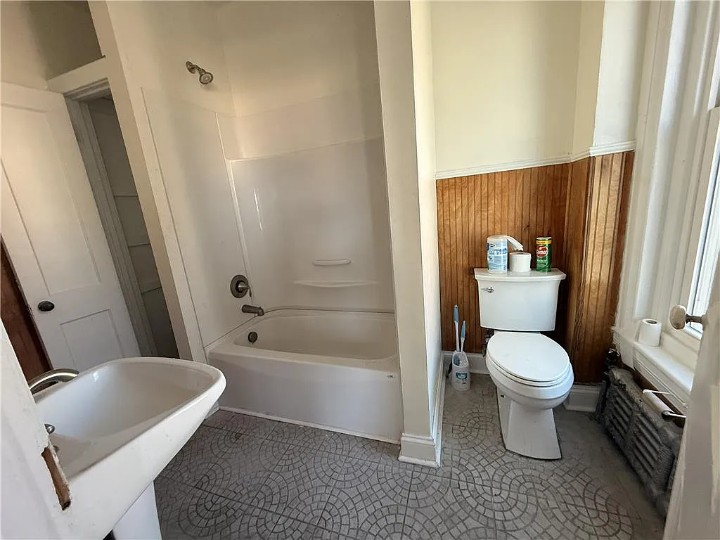 1 bed, 1.0 bath, 1974 sqft, $1,500 — Photo 3