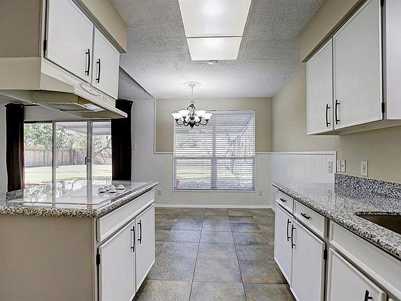 4th image of 10806 Braewick Dr