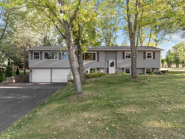 2060 Southland Ln, New London, WI 54961