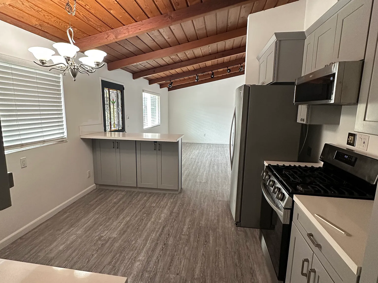 3 bed, 90 sqft, $3,000 — Photo 3