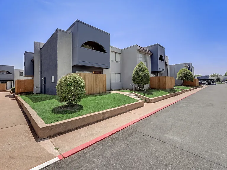 717 Ventura South Apartments — Photo 7