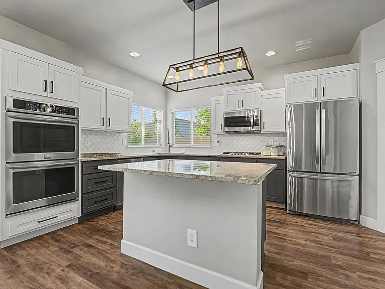 5140 N Elmstone Ave — Photo 3