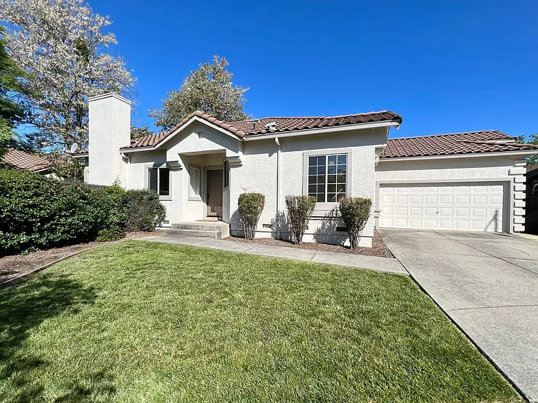 2160 Camenson St — Photo 2