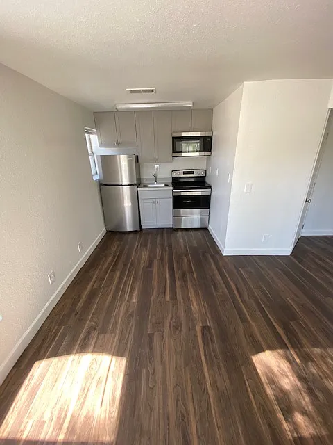 1 bed, 800 sqft, $1,175 — Photo 2