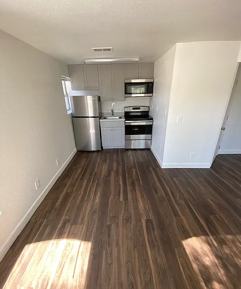 417 N 32nd Pl #6 — Photo 1