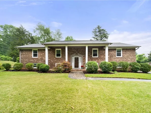289 Flintshire Rd, Winston Salem, NC 27104