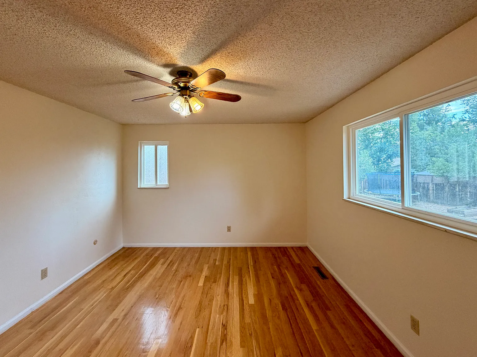 4 bed, 2.5 bath, 1892 sqft, $3,350 — Photo 3