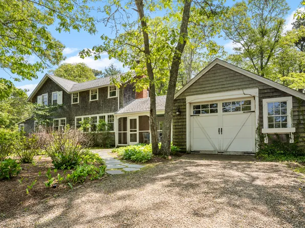 67 Madison Ave, Oak Bluffs, MA 02557