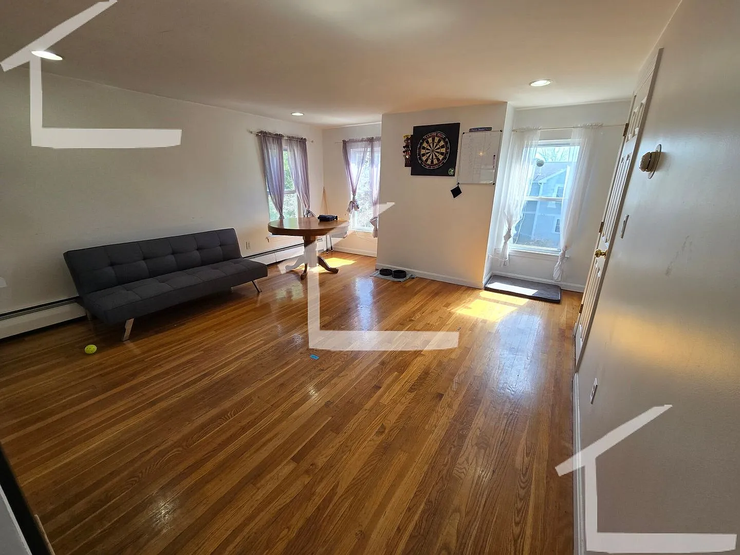 9/1 No Fee! 3BR/2BA townhouse near Watertown Sq w/pkg! — Photo 2