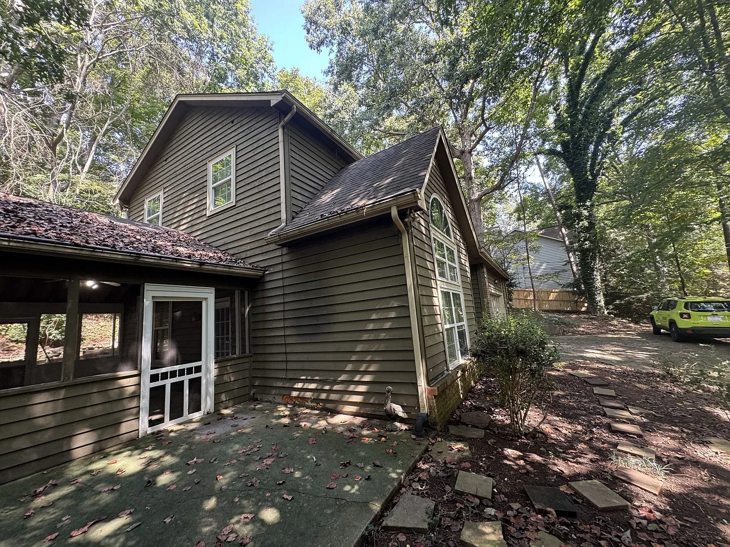 Spacious 3-Bedroom Home with Gas Fireplace & Attached 2-Car Garage — Photo 3