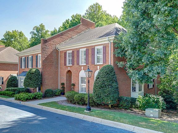 2nd image of 224 Glenbrooke Way