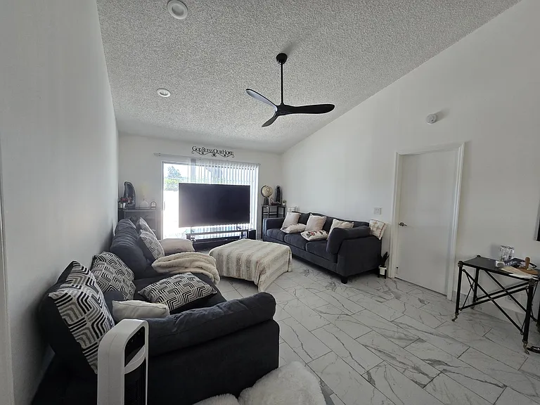 1530 Royal Forest Ct — Photo 24