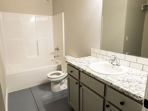 5th image of 802 N Custer St #200