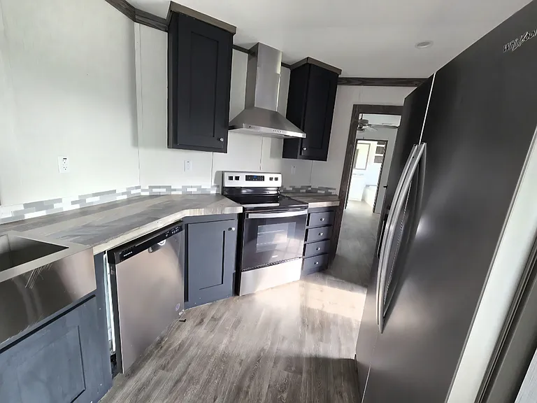 211 FM 2547 — Photo 3