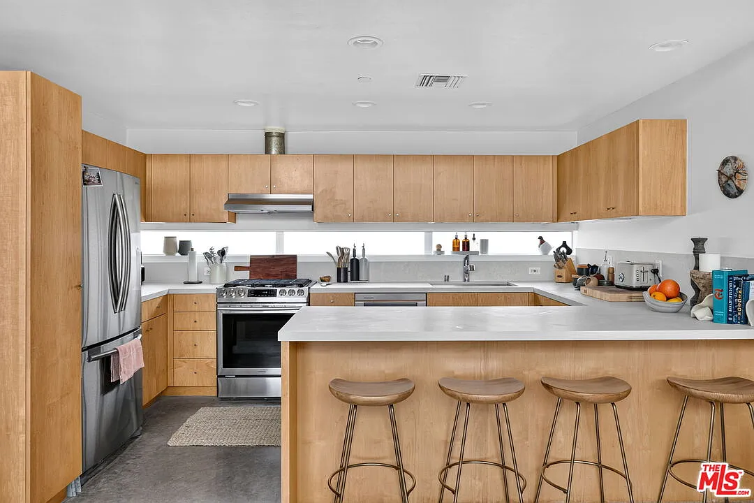 1 bed, 2.0 bath, 1450 sqft, $6,895 — Photo 3