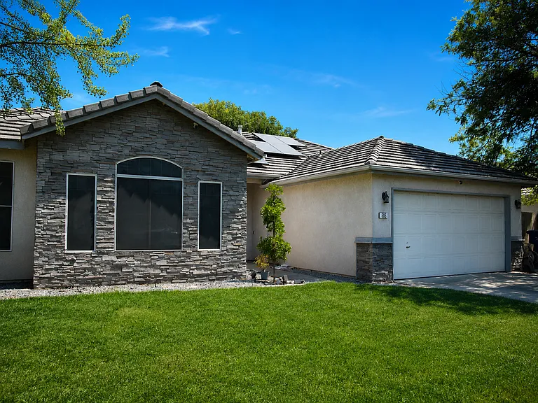 686 Wexford Ct — Photo 3