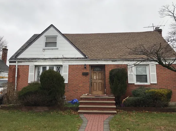 28 Monaco Ave, Elmont, NY 11003