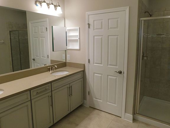 Creekwood Townhomes Master Bathroom