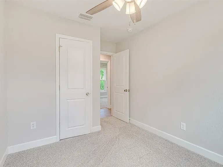 159 Avenue G SE — Photo 12
