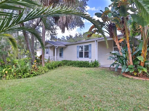 415 Sioux Blvd, Oak Hill, FL 32759