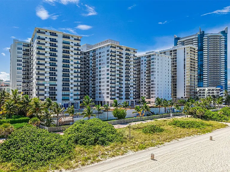 6039 Collins Ave #936 — Photo 45