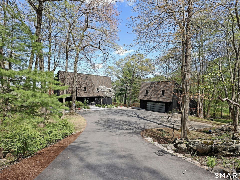 1st image of 12 Hillcrest Court